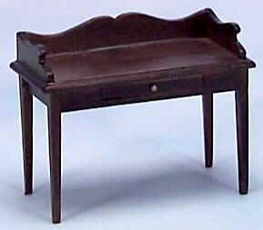 cla10103walnutdesk.jpg (9113 bytes)
