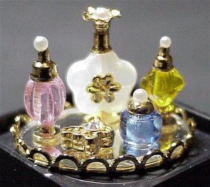pinkblueperfumetray.jpg (25788 bytes)