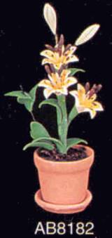 ab8182yellowlily.jpg (8132 bytes)