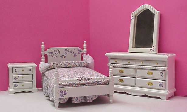 bedroomgirls.jpg (39963 bytes)